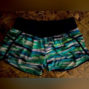 Women's Lululemon Tracker Short lll Seven Wonders Multi/Hero Blue Size 8